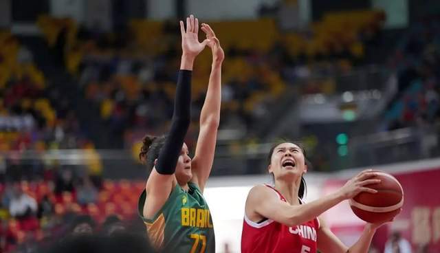 167棋牌电脑版-打的啥呀？女篮加时险胜巴西，王思雨+刘禹彤合砍30分，多人打铁