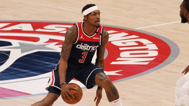 1618150646813042502.jpg bradley-beal-dribbles-suns.jpg
